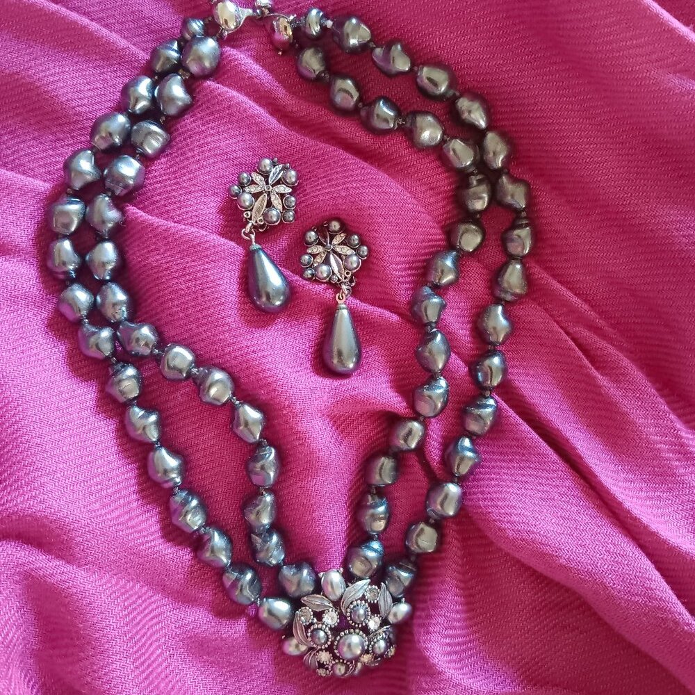 Make a Statement with Oscar de la Renta! Elegantly Striking Necklace Set